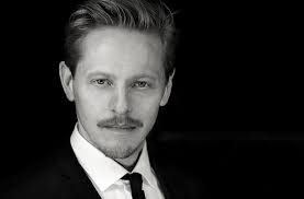 How tall is Thure Lindhardt?